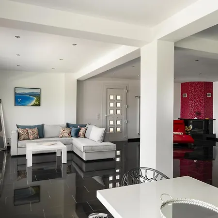 Euphoria Seaview Residences With Shared Pool By Konnect *