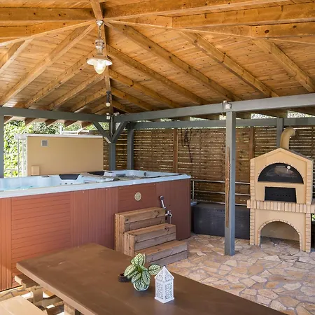 Euphoria Seaview Residences With Shared Pool By Konnect Appartement