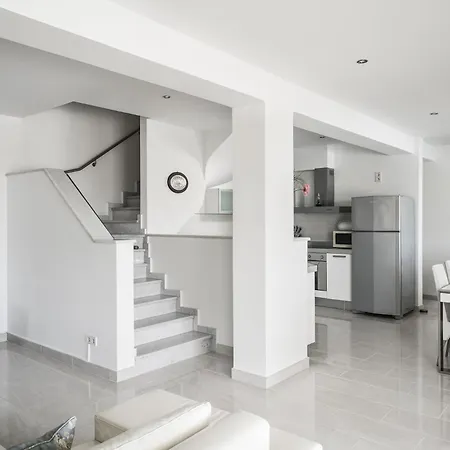 Euphoria Seaview Residences With Shared Pool By Konnect *