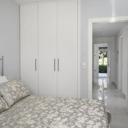 Euphoria Seaview Residences With Shared Pool By Konnect Appartement