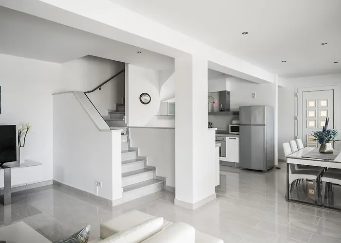 Euphoria Seaview Residences With Shared Pool By Konnect *