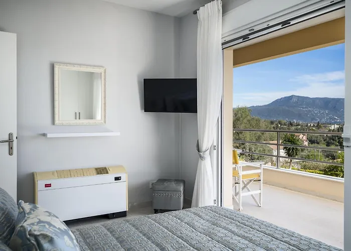 Euphoria Seaview Residences With Shared Pool By Konnect Apartman Guviá