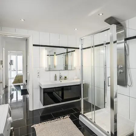 Euphoria Seaview Residences With Shared Pool By Konnect * ゴウヴィア