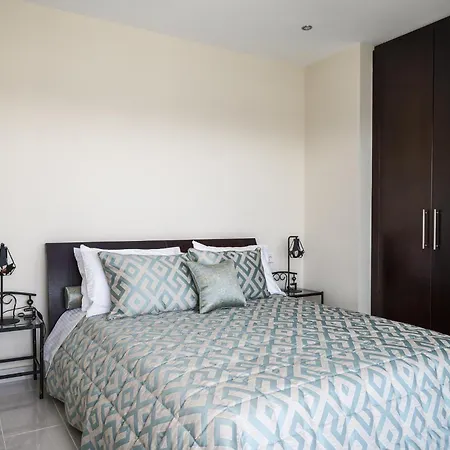 Euphoria Seaview Residences With Shared Pool By Konnect *