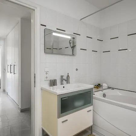 Euphoria Seaview Residences With Shared Pool By Konnect Appartement Gouvia