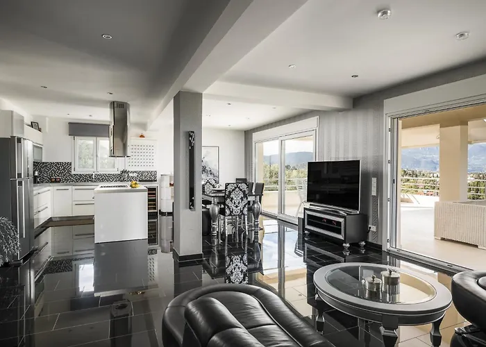 Appartement Euphoria Seaview Residences With Shared Pool By Konnect Gouviá
