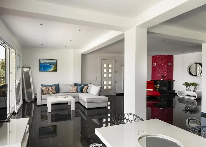 Euphoria Seaview Residences With Shared Pool By Konnect *