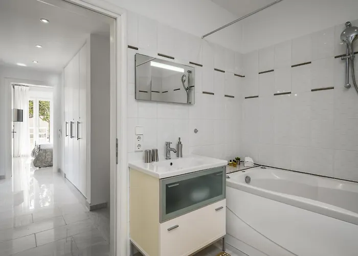 Euphoria Seaview Residences With Shared Pool By Konnect Appartement Gouviá